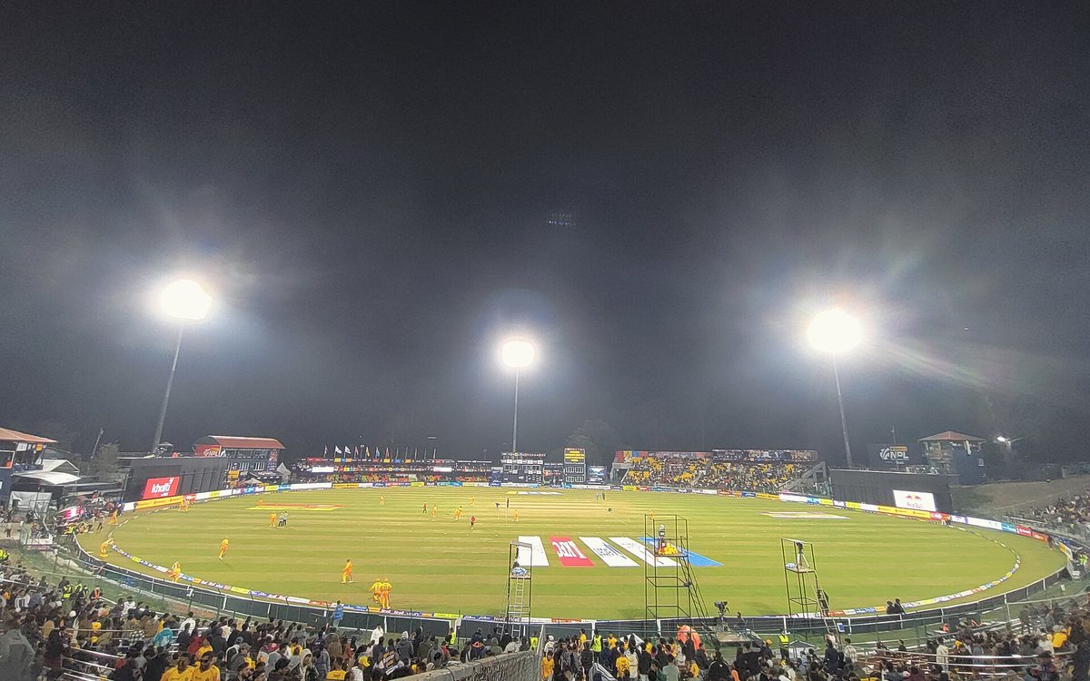 The TU International Cricket Ground in Kirtipur under floodlights on an NPL match night. Lumbini Lions vs Sudurpaschim Royals opens Season 3 at this ground on 26 October 2026. Photo: Janak Bhatta / Wikimedia Commons (CC BY-SA 4.0)