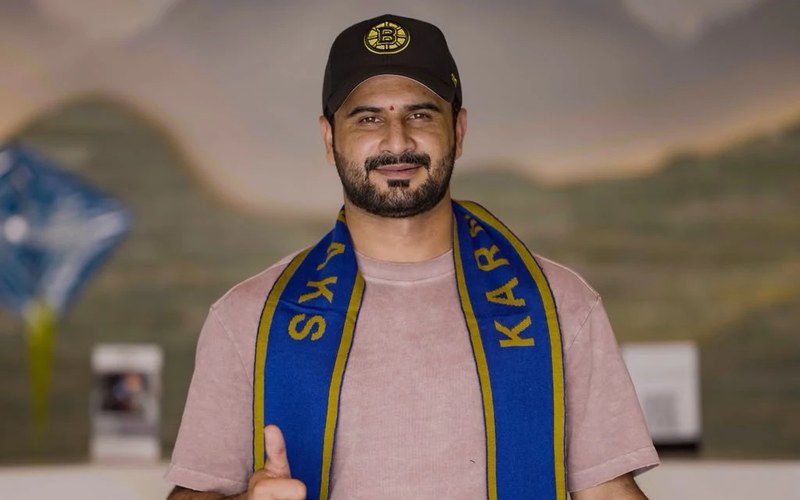 Sahibzada Farhan wearing a Karnali Yaks scarf after arriving in Kathmandu. Photo: Nepal Views