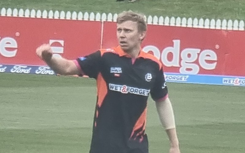 Scott Kuggeleijn in action on the cricket field. Photo: JaumeBG / Wikimedia Commons (CC BY-SA 4.0)